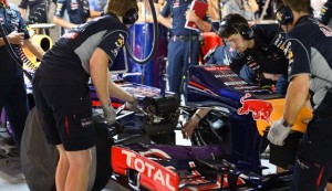 mecanicos_redbull_singapur[1]