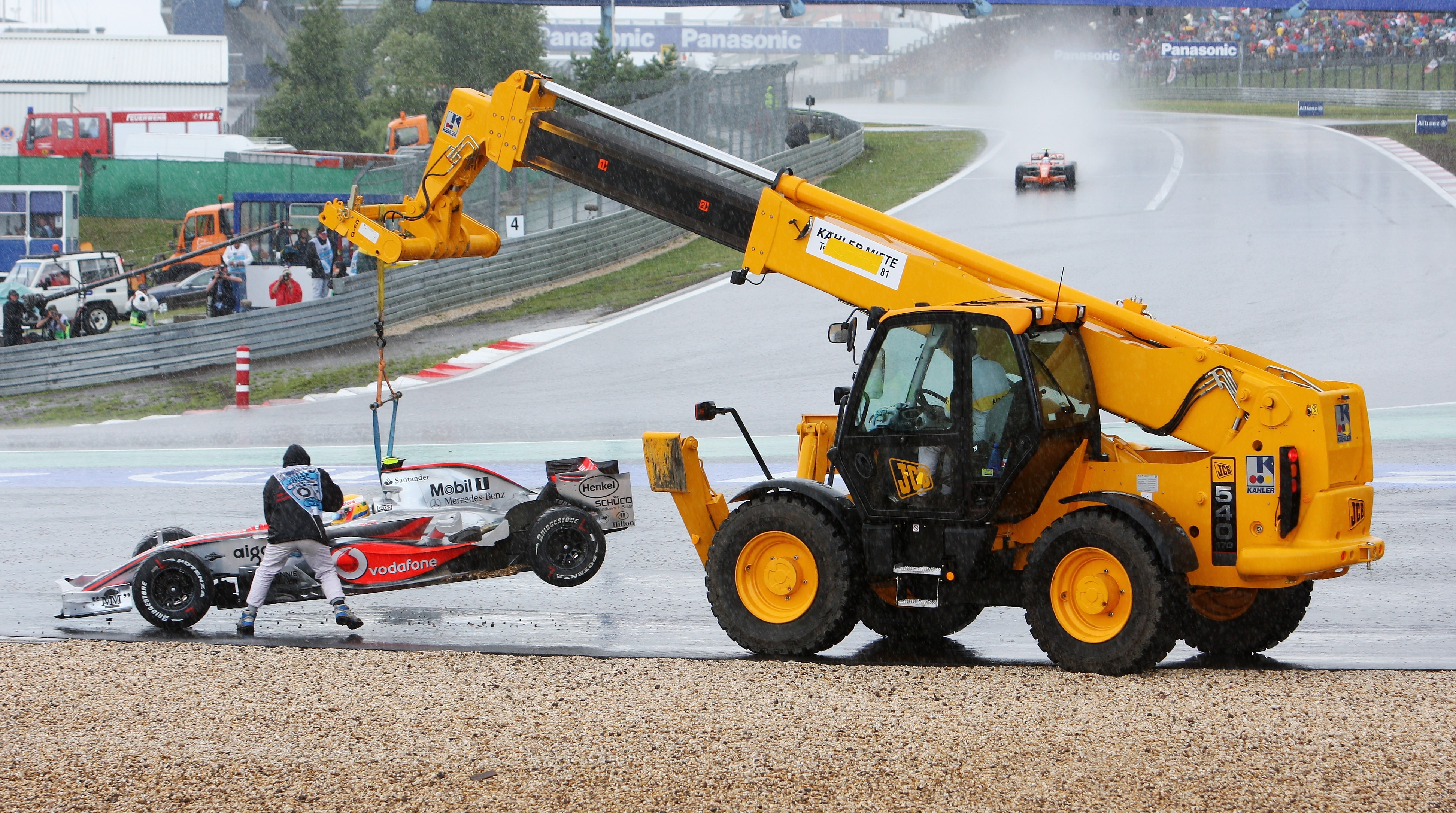 [Imagen: hamilton-grua-nurburgring-20071.jpg]