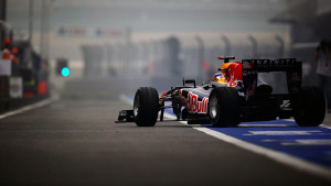 formula-1-sebastian-vettel-vettel-red-bull-rb7-2011-grand-prix-shanghai-pit-lane-f1-f1[1]