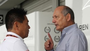 Ron-Dennis-y-Yasuhisa-Arai--jefes-de-McLaren-y-Honda-respectivamente-[1]