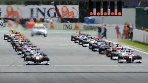 Drivers take the start of the Formula On