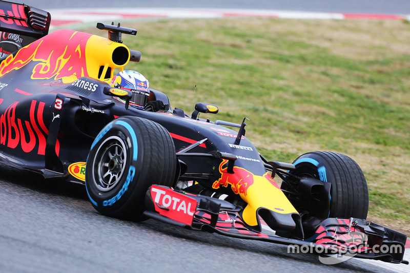 f1-barcelona-february-testing-2016-daniel-ricciardo-red-bull-racing-rb12