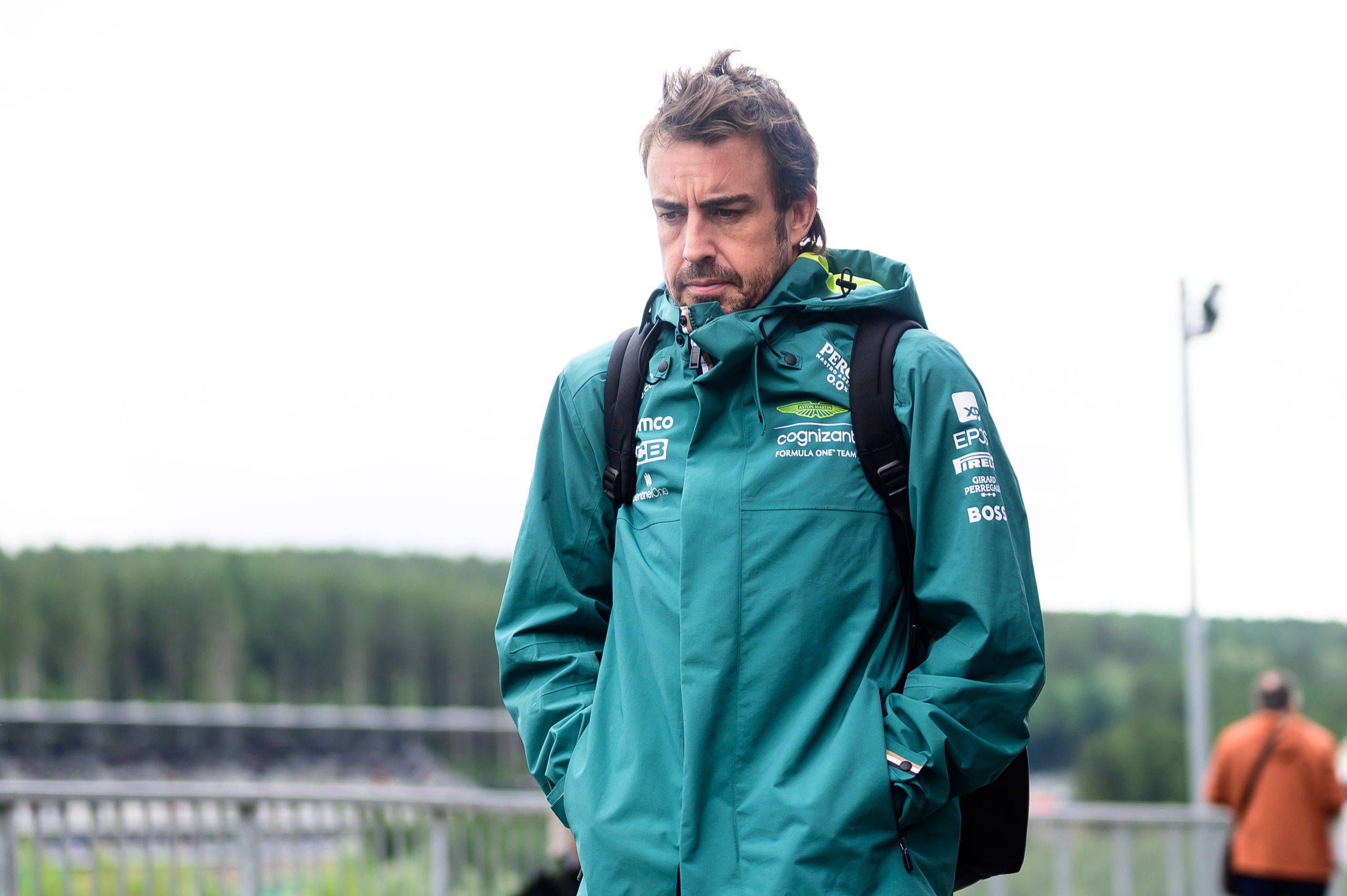 Tras una nueva salida espectacular de Fernando, Alonso tuvo que abandonar porque dejó de sentir pies y manos por la vibración en el Aston Martin