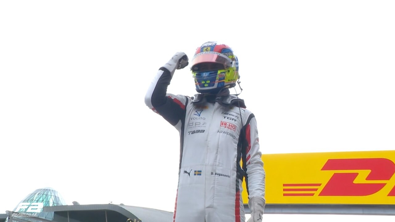 Dino Beganovic lidera el doblete de Hitech en la sprint de Baku