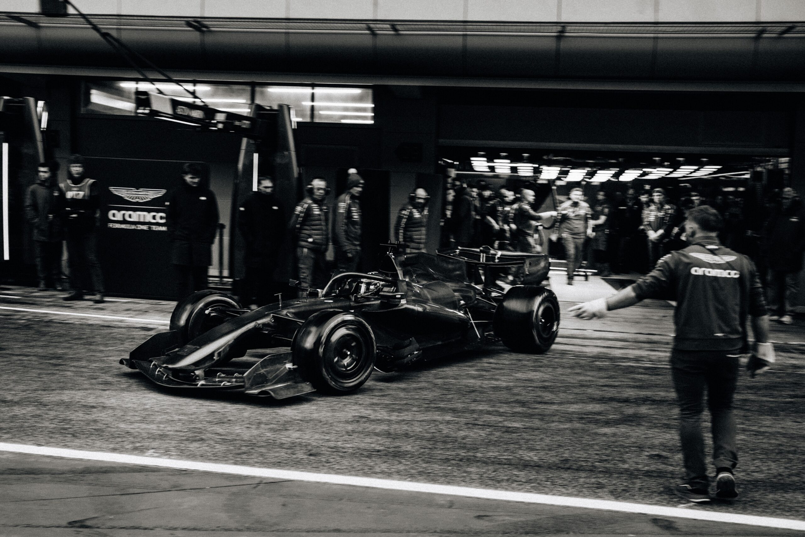 Adrian Newey no defrauda y lo ha vuelto hacer; El nuevo Aston Martin AMR26 ya ha nacido y es una revolución / Crónica cuarto día de test 