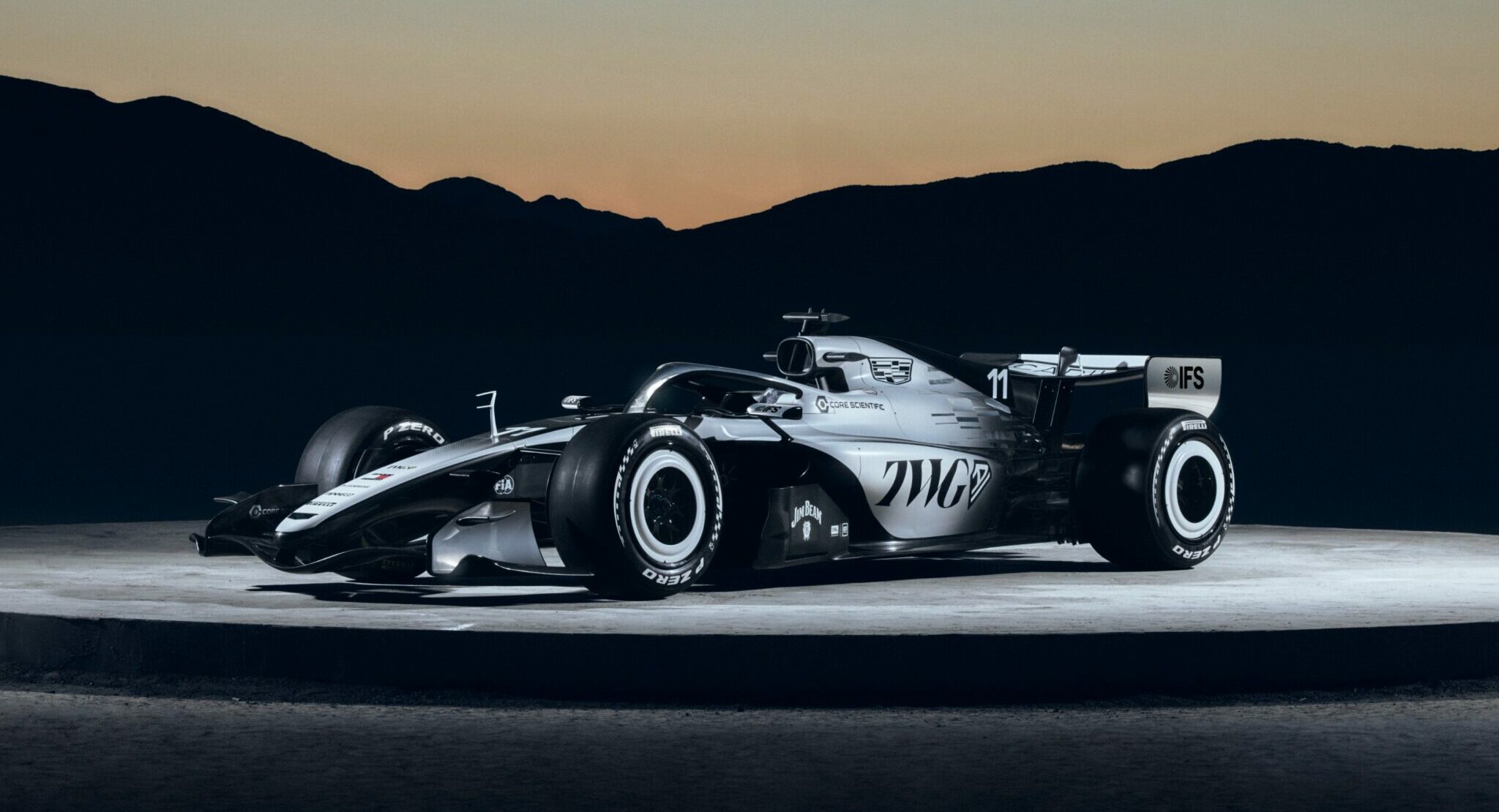 La Superbowl el escenario de la presentación del nuevo Cadillac de Checo y Botas / Vídeo