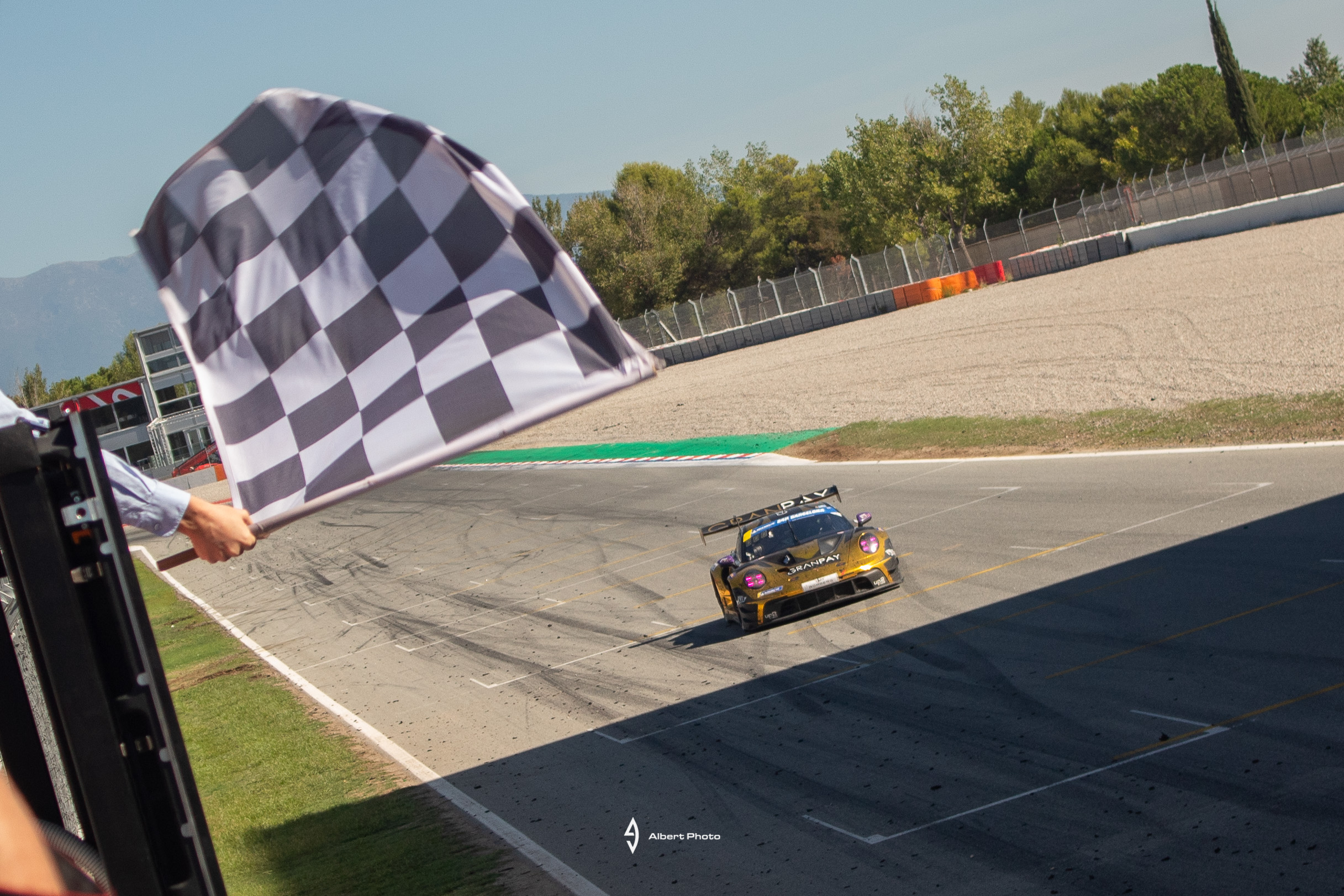 Up2Race conquista las 24 Horas de Barcelona con un nuevo récord Up2Race conquista las 24 Horas de Barcelona con un nuevo récord