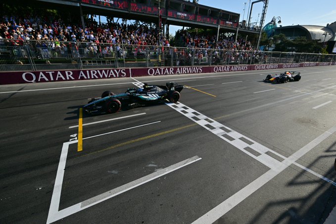 Últimas vueltas de infarto que se lleva Russel tras remontada de Verstappen en Azerbaiyán